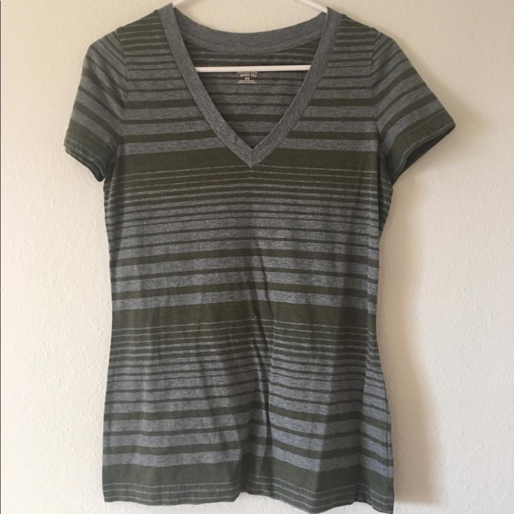 V-neck tee